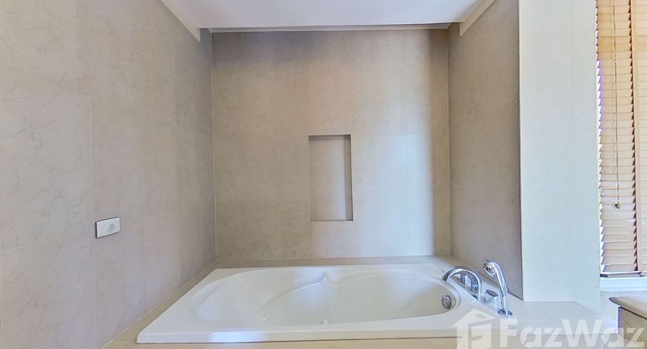 For sale and for rent 4 bedrooms house in Sattahip, Chonburi