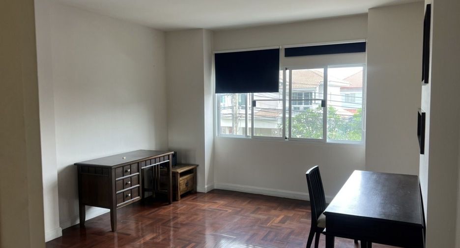 For sale and for rent 3 bedrooms house in Lat Krabang, Bangkok