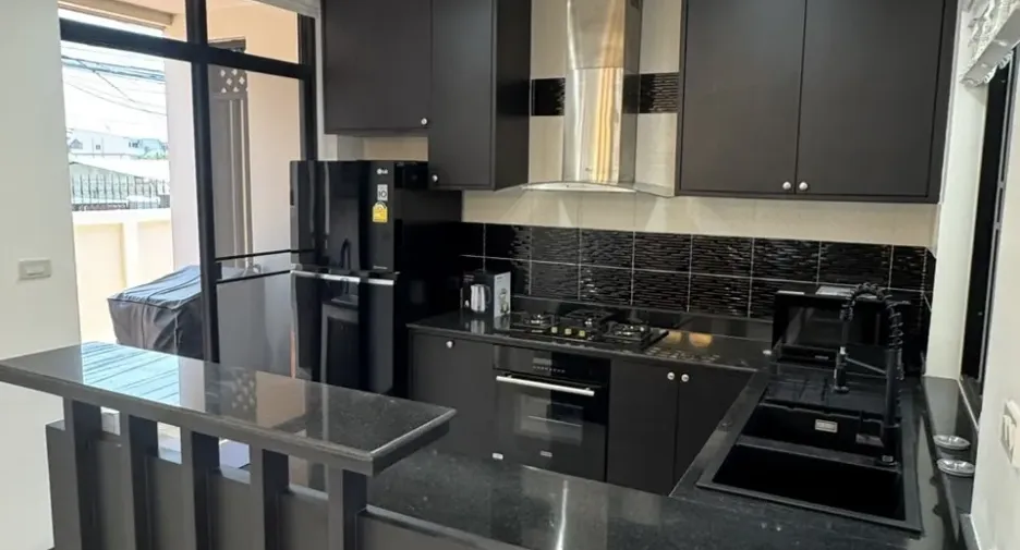 For sale and for rent 4 bedrooms house in Bang Lamung, Chonburi