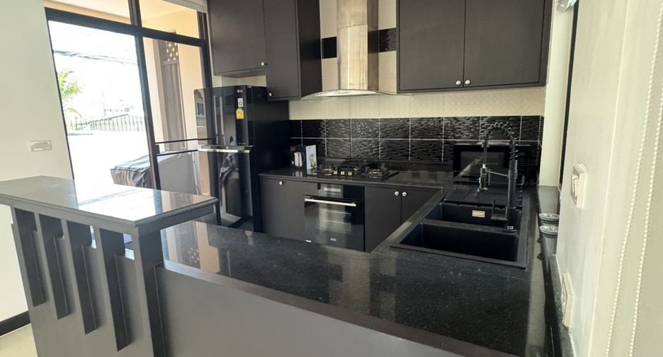For sale and for rent 4 bedrooms house in Bang Lamung, Chonburi