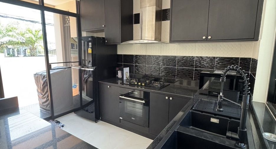 For sale and for rent 4 bedrooms house in Bang Lamung, Chonburi