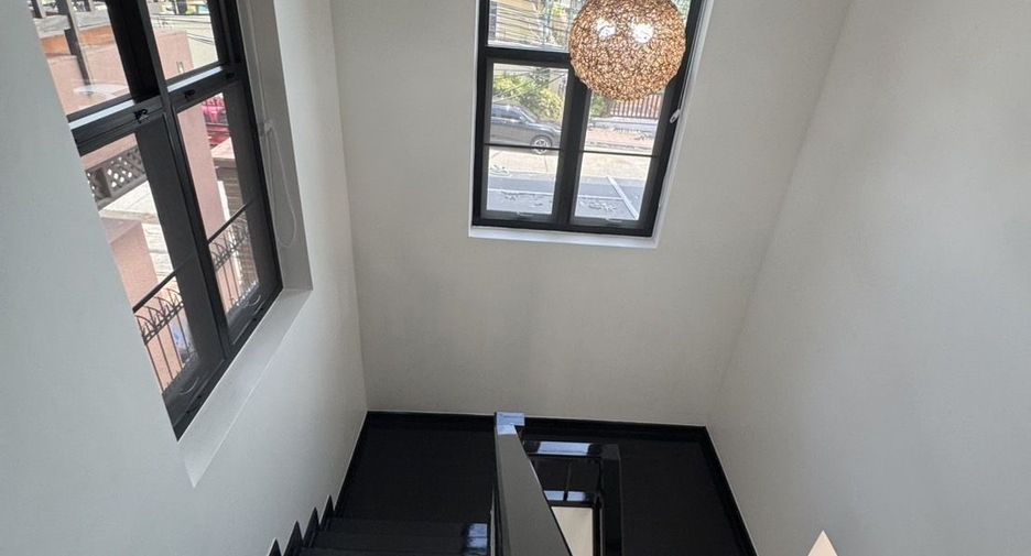 For sale and for rent 4 bedrooms house in Bang Lamung, Chonburi
