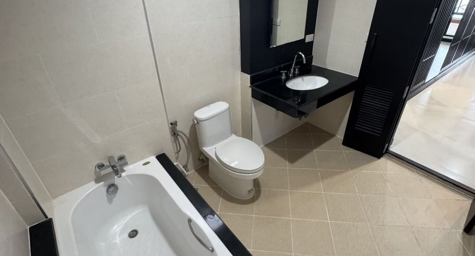 For sale and for rent 4 bedrooms house in Bang Lamung, Chonburi