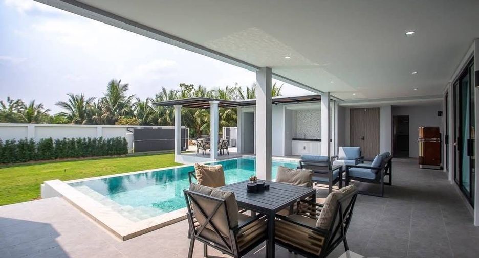 For sale 4 bedrooms villa in Hua Hin, Prachuap Khiri Khan