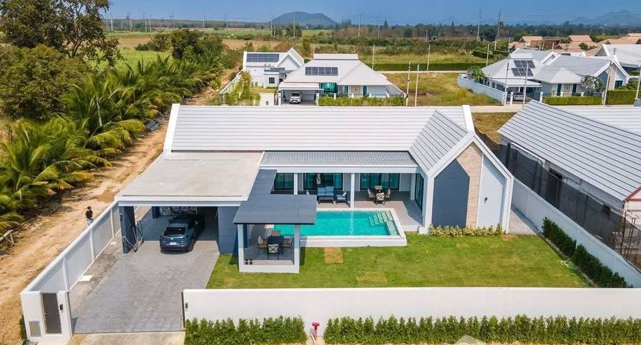 For sale 4 bedrooms villa in Hua Hin, Prachuap Khiri Khan