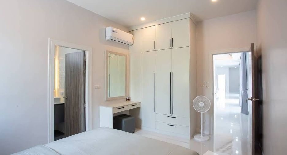 For sale 4 bedrooms villa in Hua Hin, Prachuap Khiri Khan