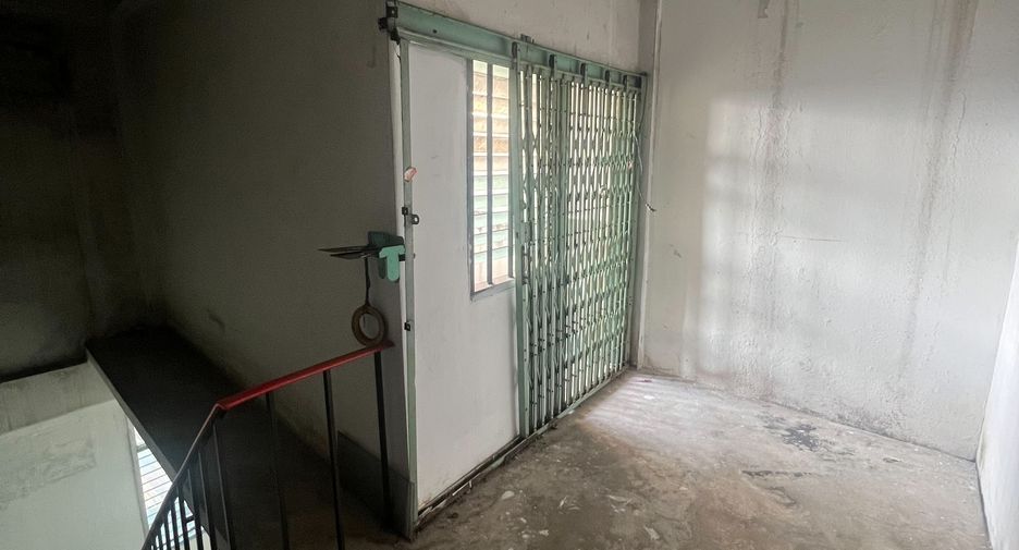 For sale 4 bedrooms retail Space in Don Mueang, Bangkok