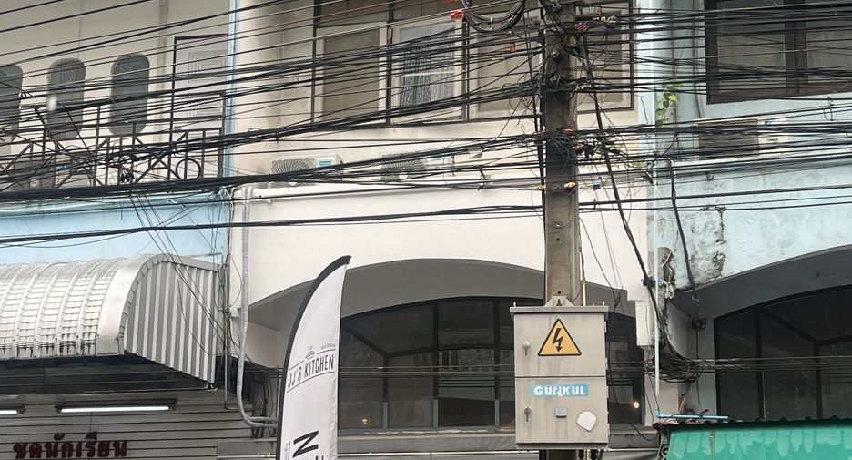 For sale 4 bedrooms retail Space in Don Mueang, Bangkok