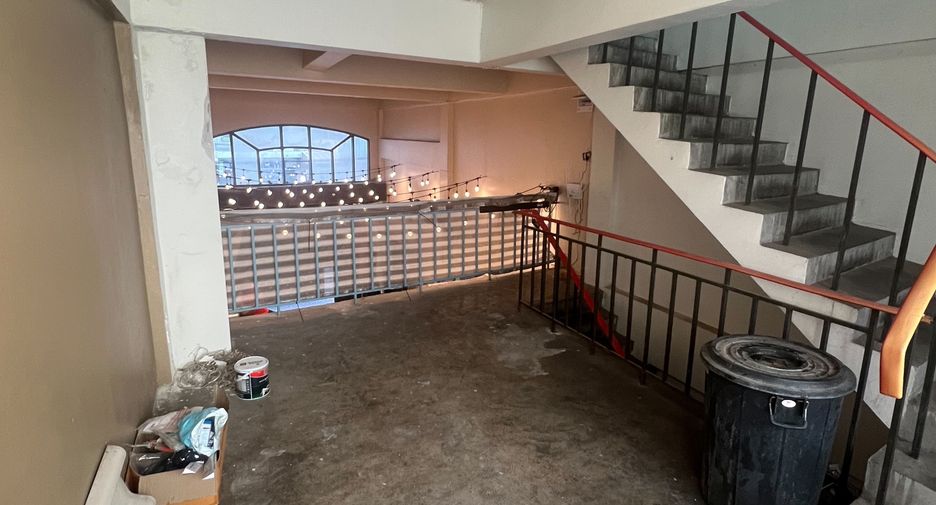 For sale 4 bedrooms retail Space in Don Mueang, Bangkok
