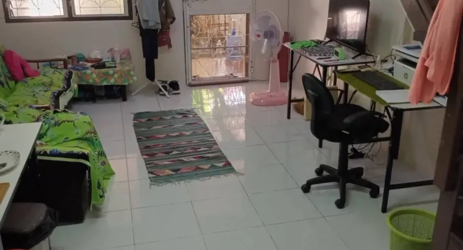 À vendre et à louer 3 chambres maison de ville à Sung Noen, Nakhon Ratchasima