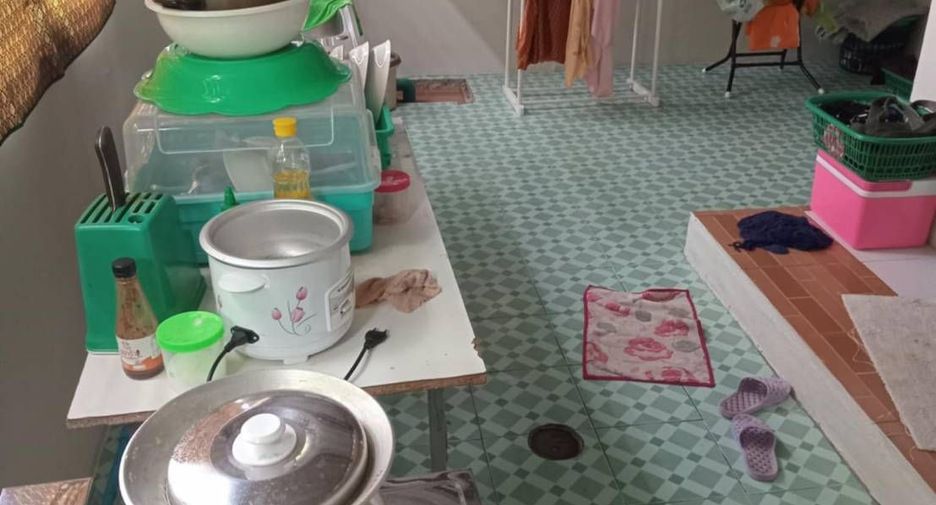 À vendre et à louer 3 chambres maison de ville à Sung Noen, Nakhon Ratchasima