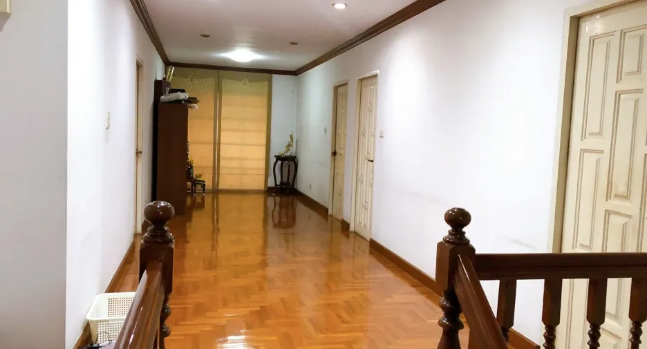 Haus zum Kauf mit 5 Zimmer in Bang Khen, Bangkok