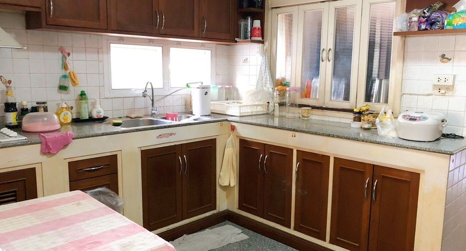 Haus zum Kauf mit 5 Zimmer in Bang Khen, Bangkok