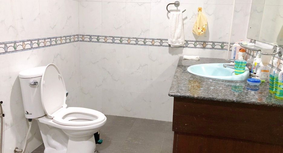 Haus zum Kauf mit 5 Zimmer in Bang Khen, Bangkok