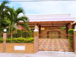 À vendre et à louer 4 chambres maison à Bang Lamung, Chonburi