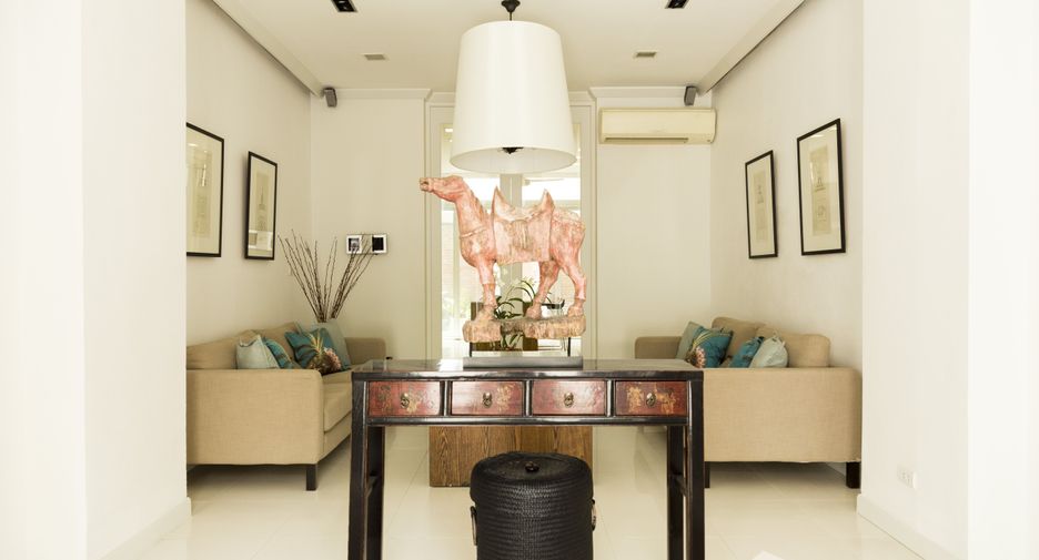 For sale 3 bedrooms townhouse in Khlong Toei, Bangkok