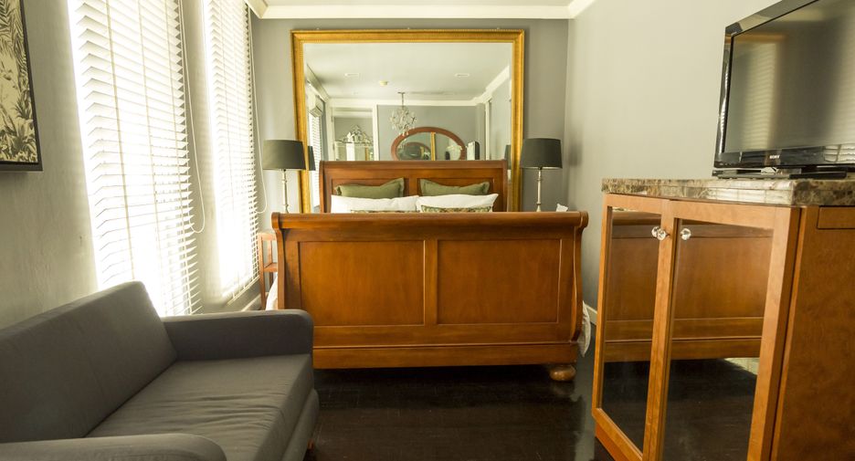 For sale 3 bedrooms townhouse in Khlong Toei, Bangkok