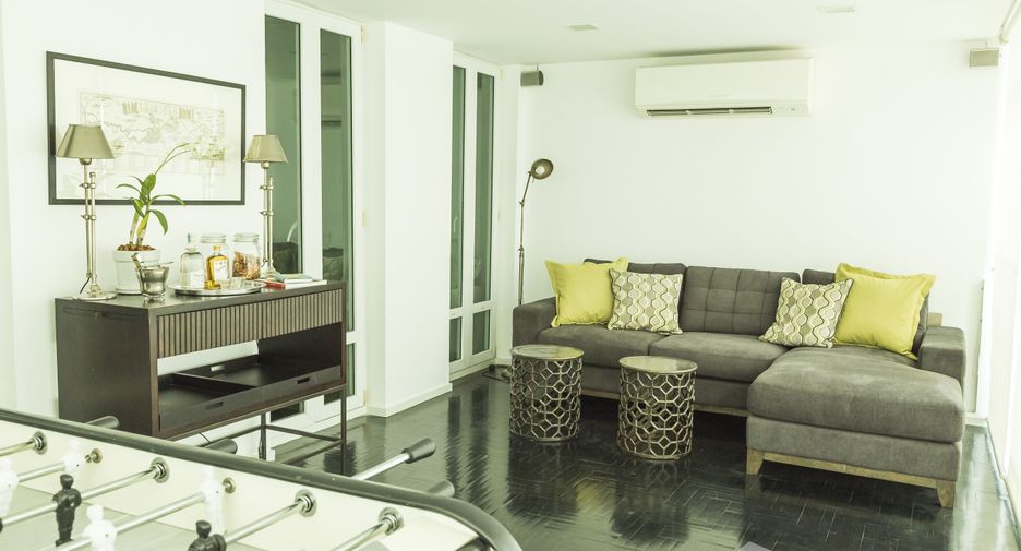 For sale 3 bedrooms townhouse in Khlong Toei, Bangkok