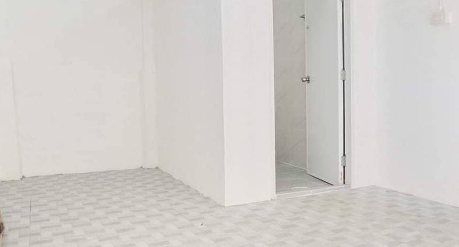 For sale 2 ベッドルーム townhouse in Nong Chok, Bangkok