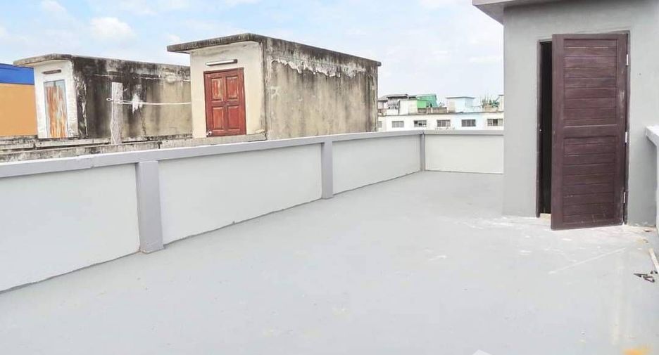 For sale 2 ベッドルーム townhouse in Nong Chok, Bangkok