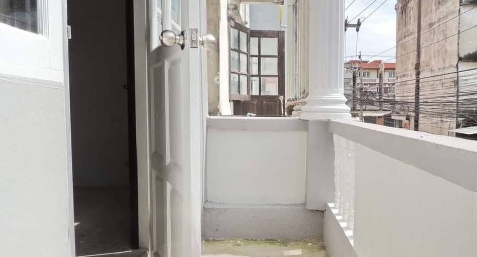 For sale 2 ベッドルーム townhouse in Nong Chok, Bangkok