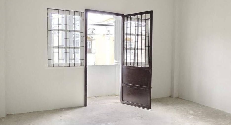 For sale 2 ベッドルーム townhouse in Nong Chok, Bangkok