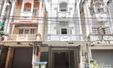 Reihenhaus zum Kauf mit 2 Zimmer in Nong Chok, Bangkok