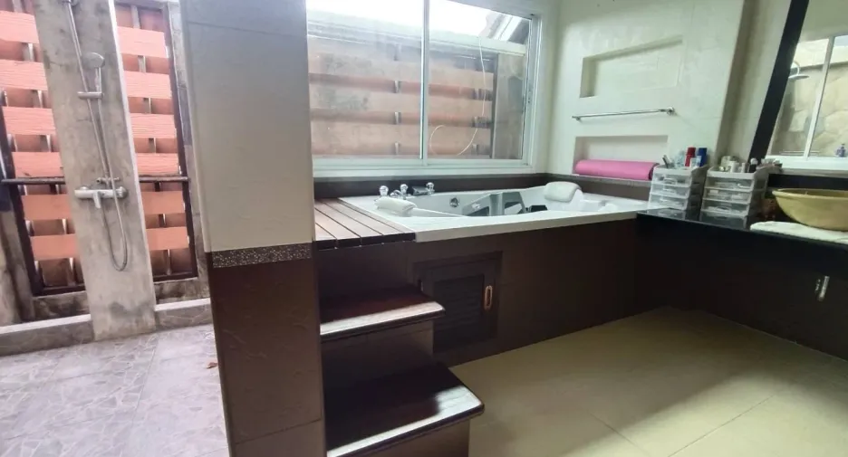 For sale 3 bedrooms house in Si Racha, Chonburi