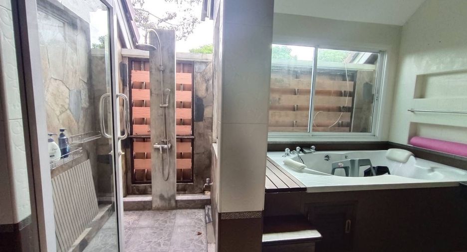 For sale 3 bedrooms house in Si Racha, Chonburi