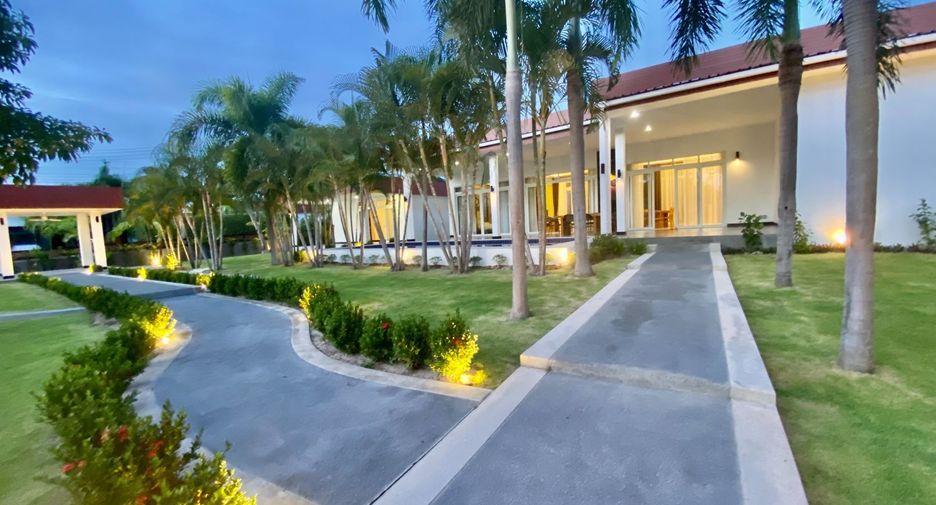 For sale 4 bedrooms villa in Hua Hin, Prachuap Khiri Khan