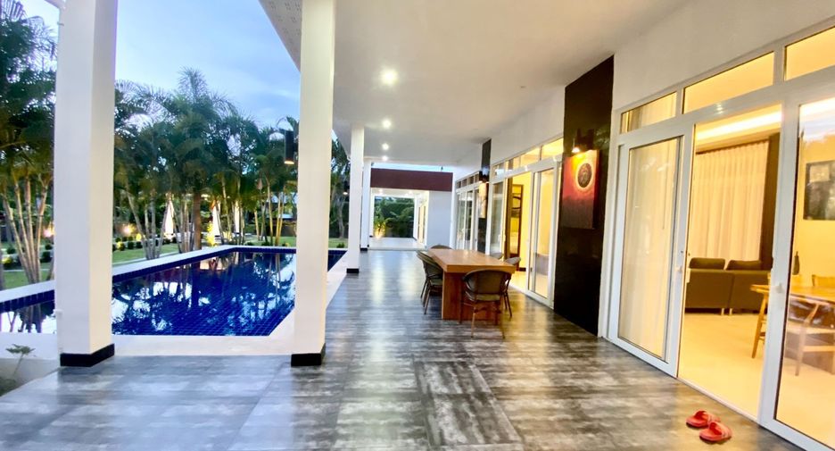 For sale 4 bedrooms villa in Hua Hin, Prachuap Khiri Khan