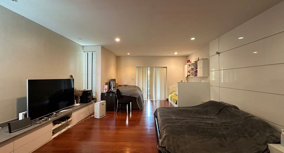 Haus zum Kauf mit 6 Zimmer in Saphan Sung, Bangkok