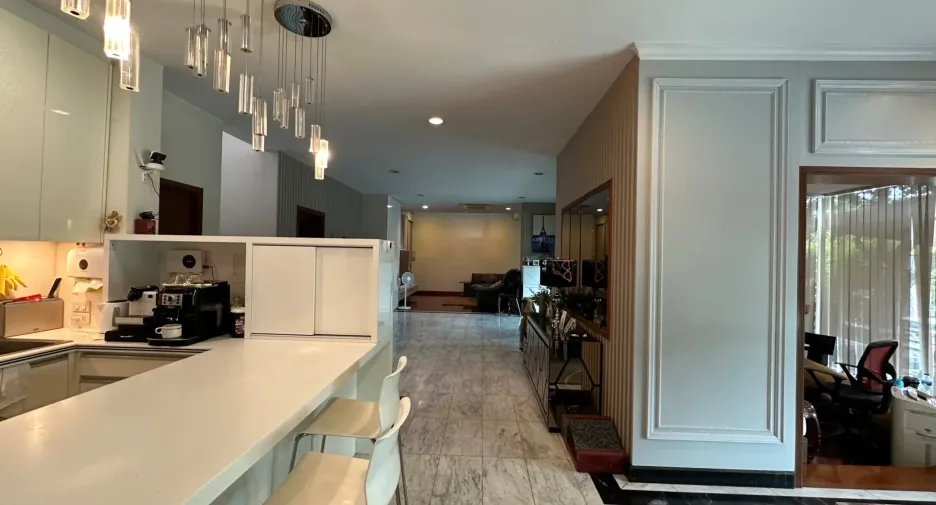 Haus zum Kauf mit 6 Zimmer in Saphan Sung, Bangkok
