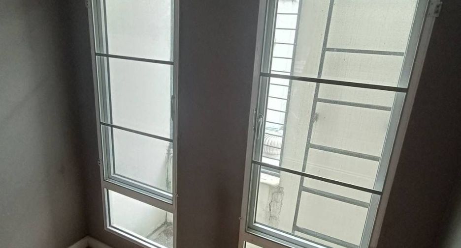 For sale 3 bedrooms townhouse in Khan Na Yao, Bangkok