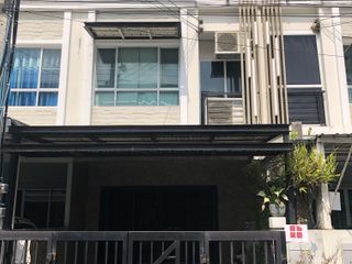For sale 3 ベッドルーム townhouse in Khan Na Yao, Bangkok
