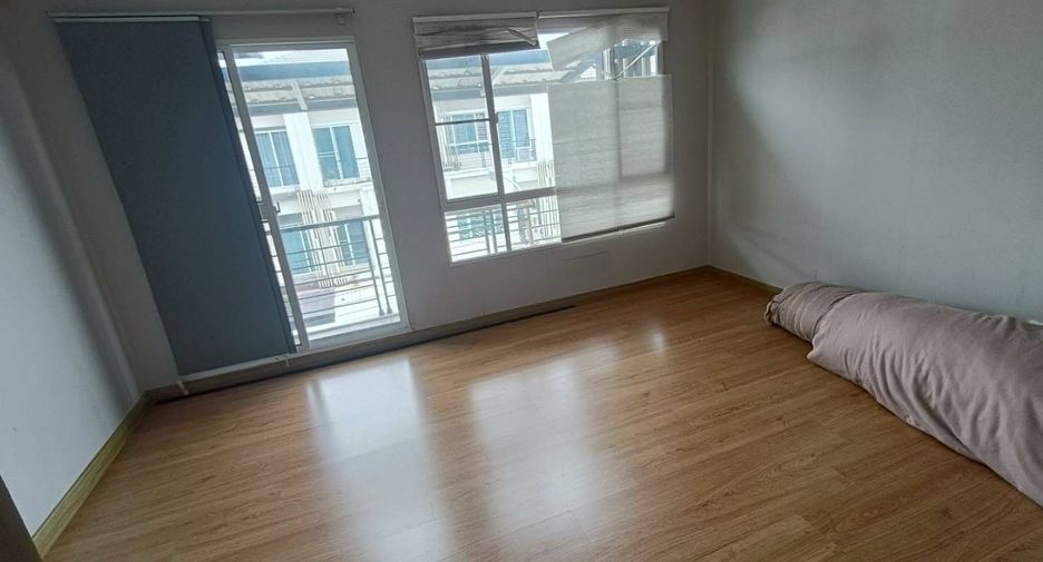 Casa adosada en venta de 3 habitaciones en Khan Na Yao, Bangkok