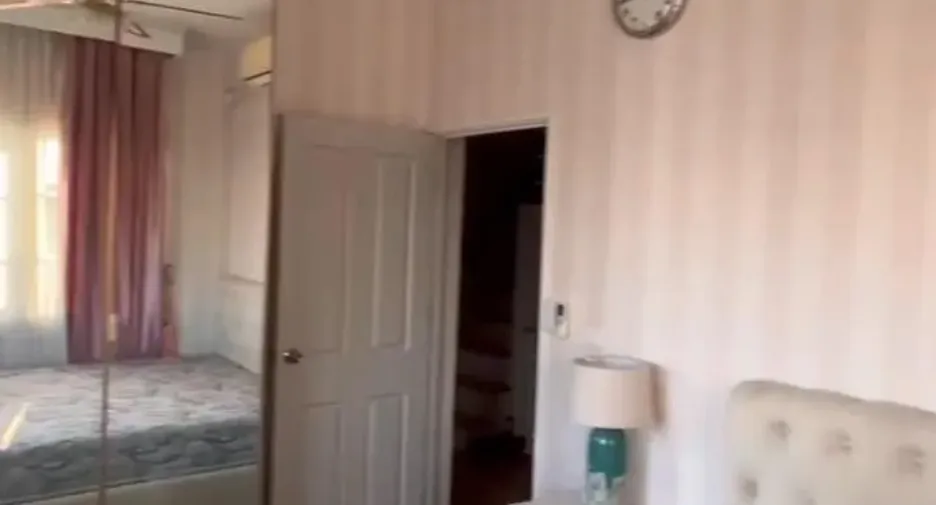 Casa adosada en venta de 4 habitaciones en Bang Lamung, Chonburi