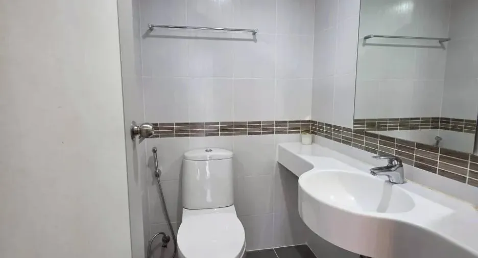 For sale studio condo in Mueang Udon Thani, Udon Thani