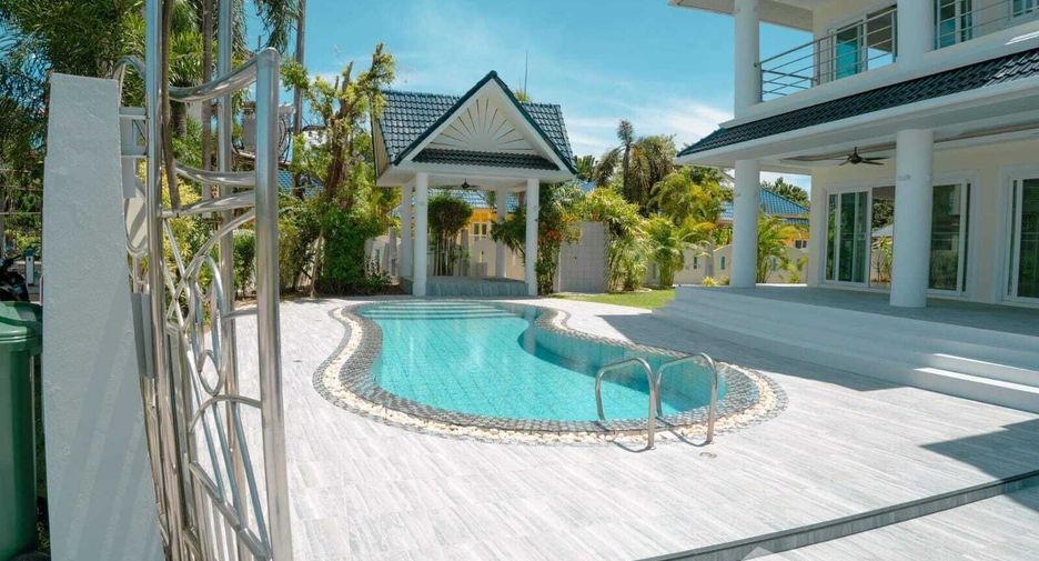 For sale 3 bedrooms villa in Mueang Phuket, Phuket