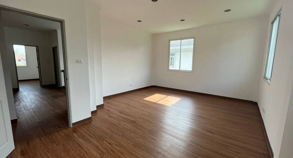 For sale 3 bedrooms house in Bang Kapi, Bangkok