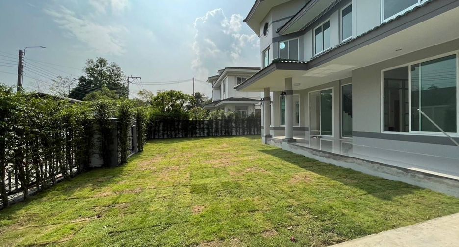 For sale 3 bedrooms house in Bang Kapi, Bangkok