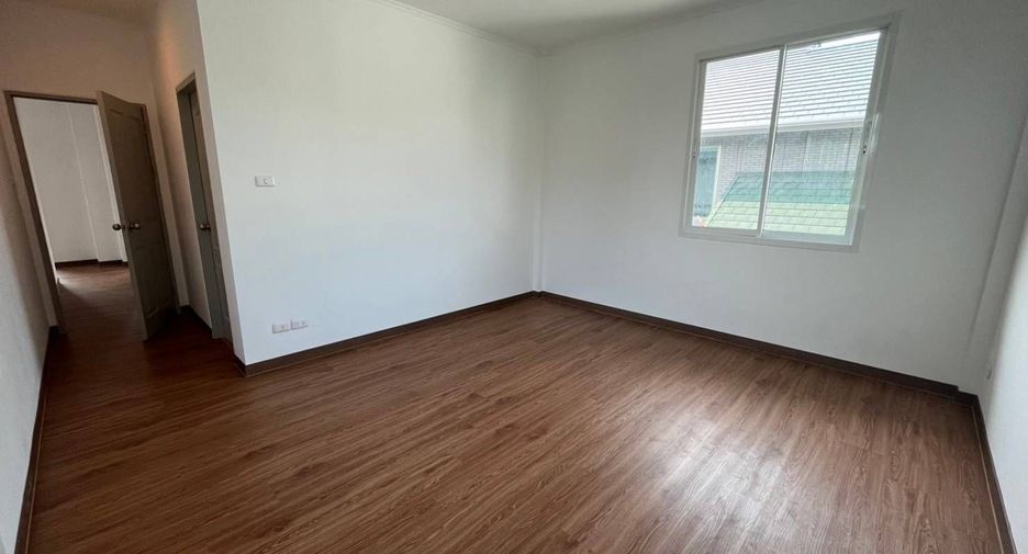 For sale 3 bedrooms house in Bang Kapi, Bangkok