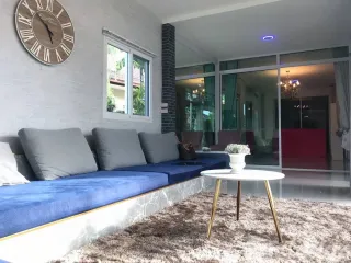 Villa en venta y en alquiler de 5 habitaciones en Bang Lamung, Chonburi