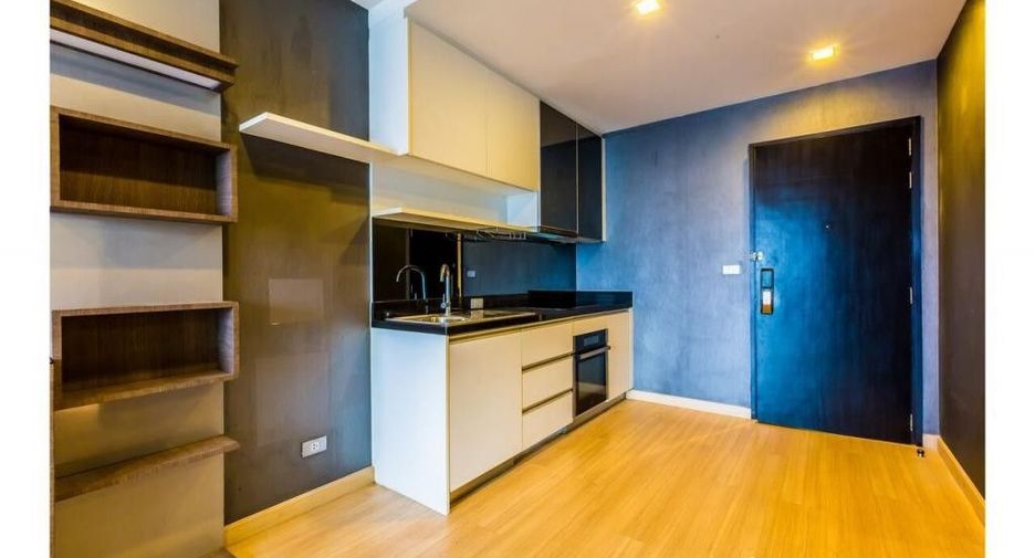 For sale 2 bedrooms condo in Khlong Toei, Bangkok