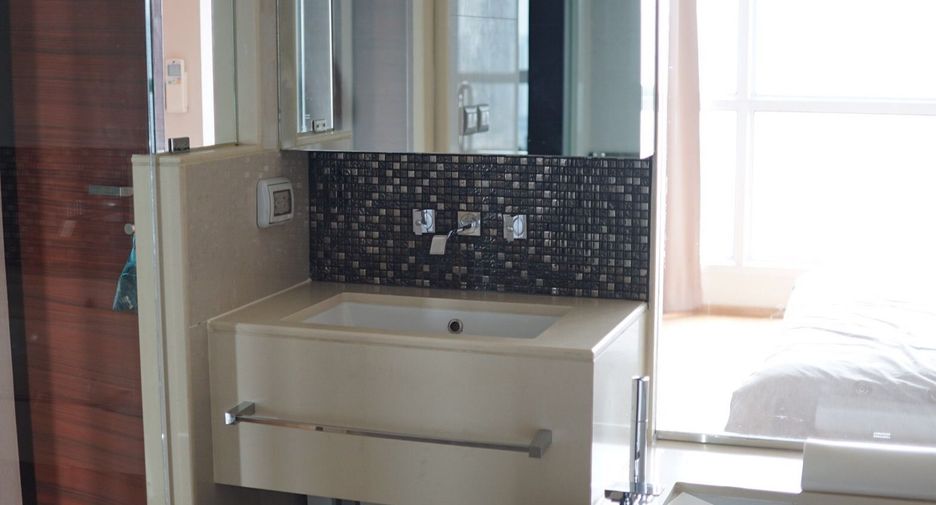 For sale 2 ベッドルーム condo in Watthana, Bangkok