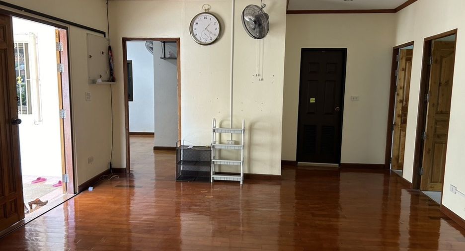 For sale 4 bedrooms house in Bang Lamung, Chonburi
