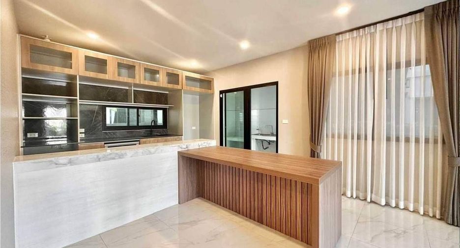 Villa en venta de 4 habitaciones en Bang Bo, Samut Prakan