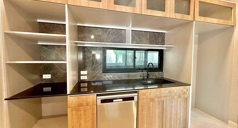 Villa en venta de 4 habitaciones en Bang Bo, Samut Prakan