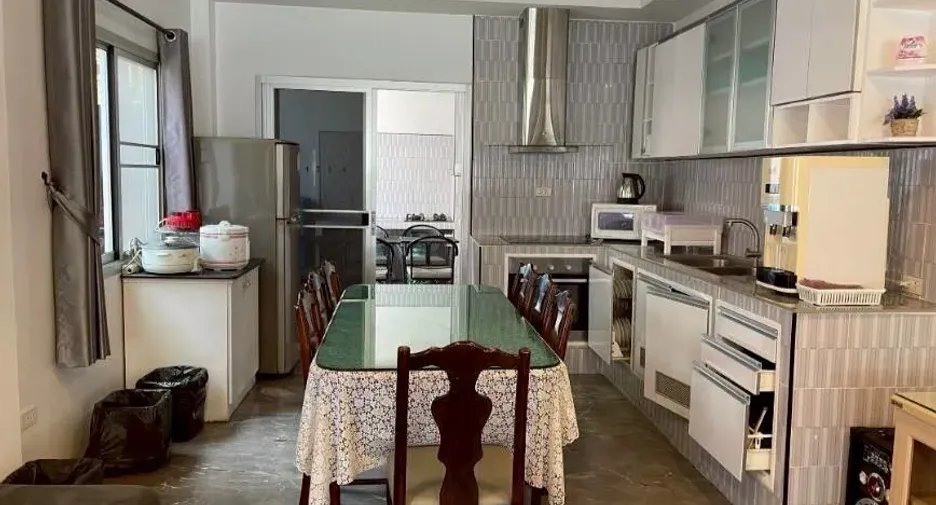 For rent 6 bedrooms villa in Bang Lamung, Chonburi