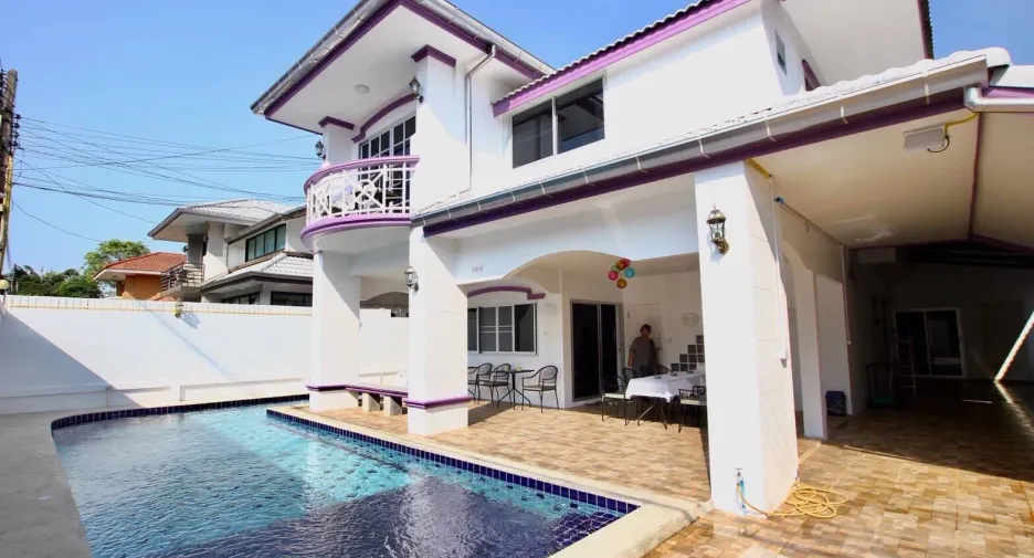 For rent 6 bedrooms villa in Bang Lamung, Chonburi